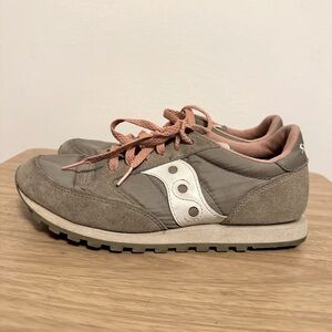 Saucony Women’s Jazz Low Pro Sneakers Shoes in Gray/Pink Size 7.5